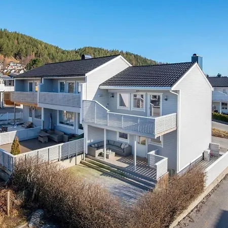 Moderne Rekkehus, God Standard. Ålesund Exterior photo